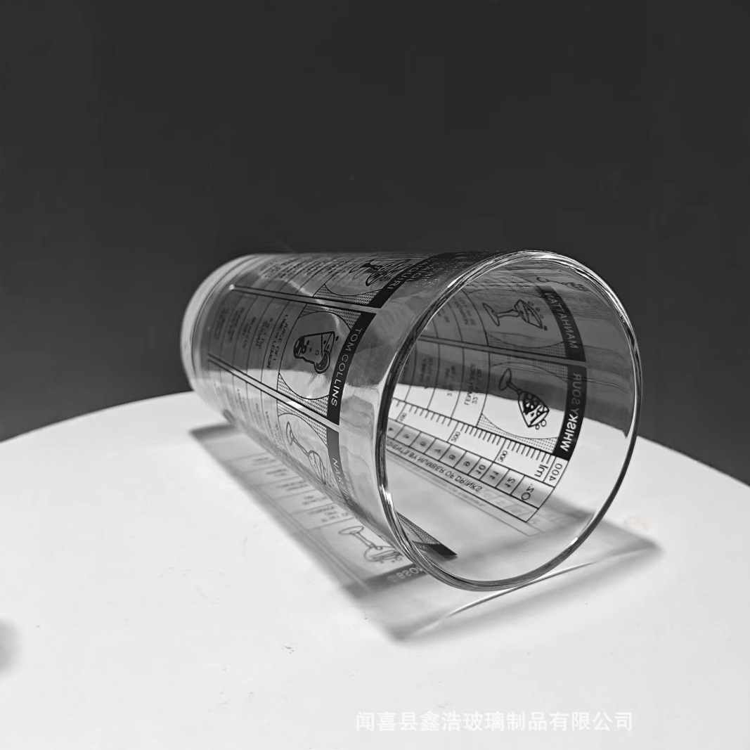 Glass decorative cocktail glasses, American-style cocktail machines, graduated glasses, foreign wine glasses, measuring glasses, commonly used by bartenders Application Scenario