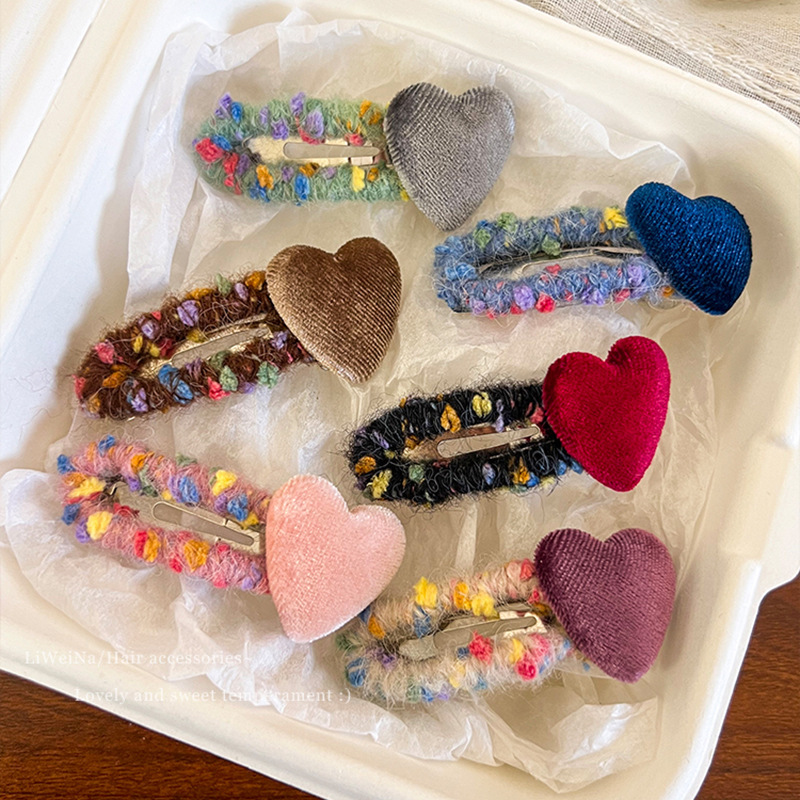 Heart-shaped wool hair clips for women, side clips for bangs, back of the head for loose hair, bb clips, plush hair clips for spring and summer full figure