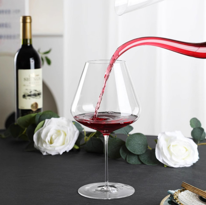 Wholesale Nordic and European-style red wine glasses, crystal Burgundy goblets, bow tie wine glasses, European cups, Bordeaux cups details Picture