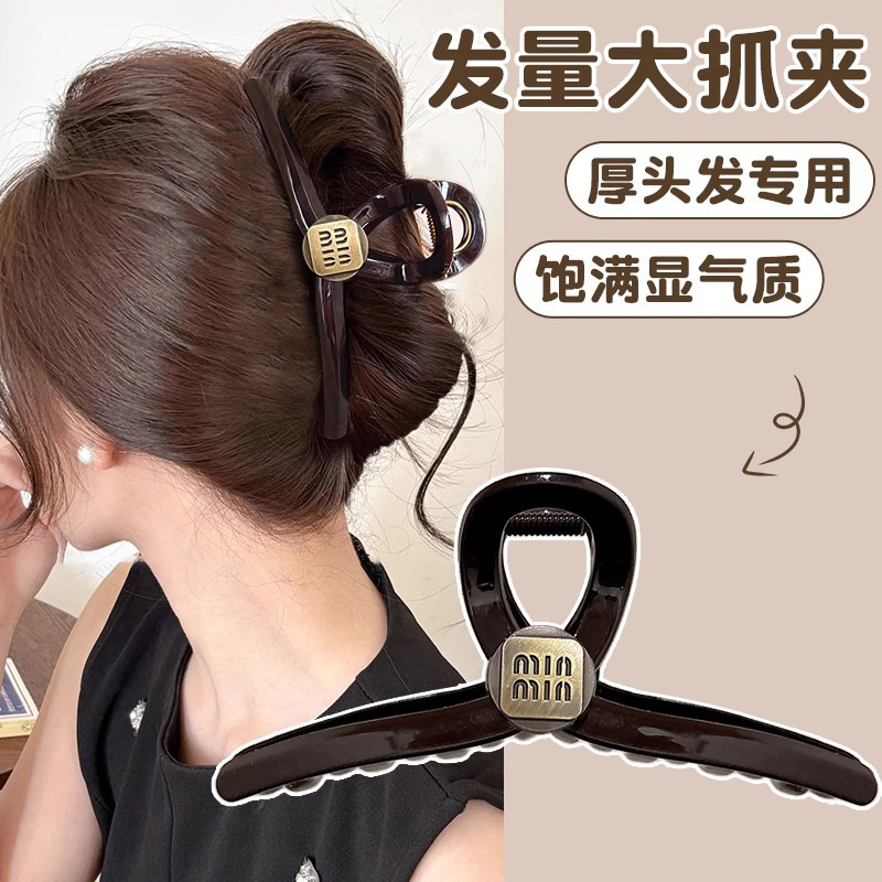 High-end letter-shaped hair clip at the back of the head, half-tied shark clip, medium-sized hair clip, headwear, small hair volume, hair clip Application Scenario