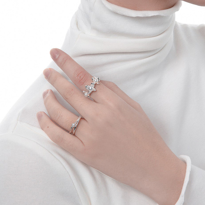 A niche design with a sense of high-end individuality, an open ring for women on Instagram, a cold style, exquisite and light luxury fashion flower index finger ring Application Scenario