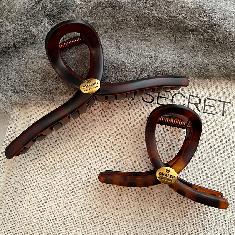 Large tortoiseshell gold label letter grabber women's 2025 new high-end and elegant updo shark hairpin headwear Specification drawing