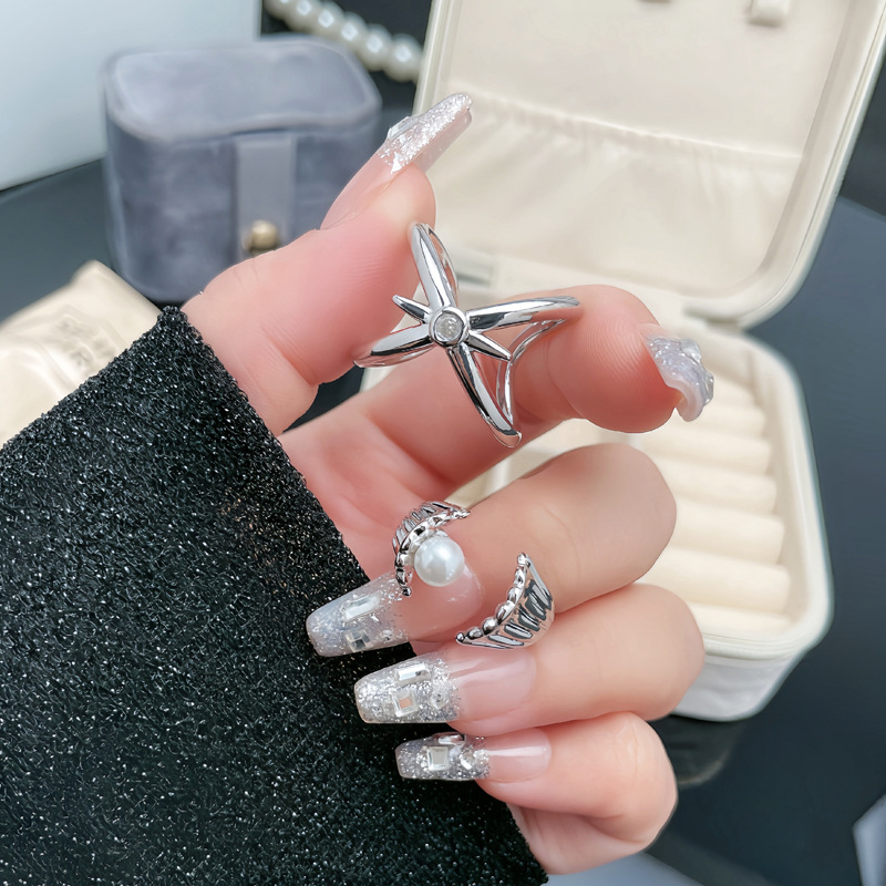 A niche and sweet oyster and pearl ring for women with a cross-shaped personality, fashionable and elegant open-mouth ring. It's a must-match for Internet celebrities and a trendy accessory full figure