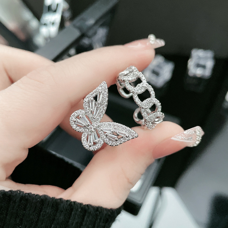 A versatile butterfly chain full-diamond open-mouth ring for daily use, sweet and cool for women on Instagram, with a cold style, light luxury and niche index finger ring trend full figure