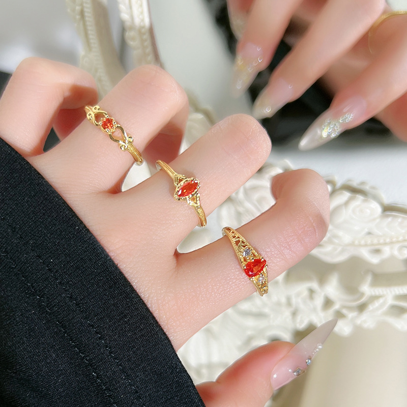 The new sweet and cool red diamond design with an open ring is fashionable, simple, luxurious and high-end. It's a trend of wearing multiple rings full figure