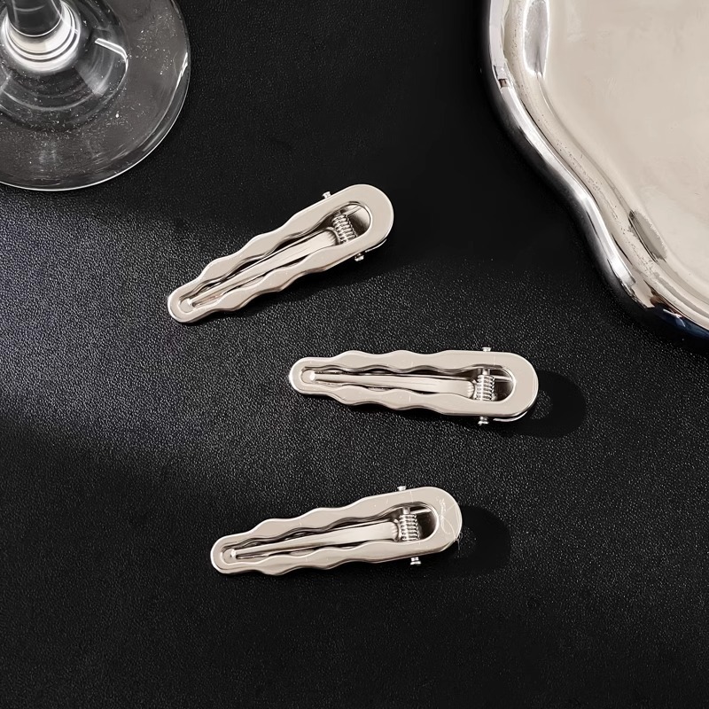 Korean metal diy hair clip bottom clip, ins high-end summer hair accessory headwear, girls' side hair clip wholesale Application Scenario
