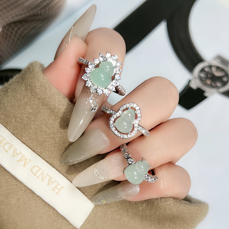 2025 New Chinese Style Ancient ice-transparent Gourd Ring for Women, light luxury, niche design sense, cold style, individual temperament ring details Picture