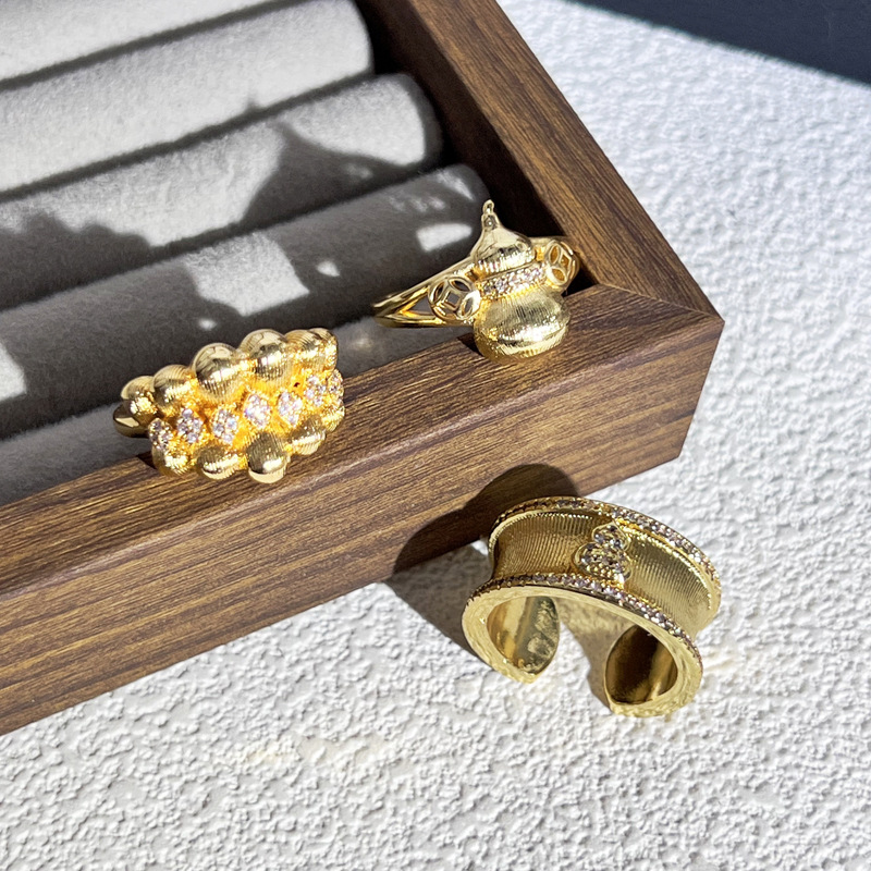 A retro diamond-dot brushed gourd light luxury wide version ring, the same style as the best-selling one on Xiaohongshu, with a simple and elegant personality Application Scenario