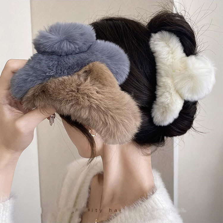 New Korean genuine rex rabbit hair clips, women's retro oversized hair clips, shark clips, high-end plush updo hair clips details Picture