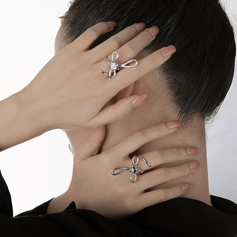 A niche design sense, elegant and fashionable swastika open-mouth ring for women, simple and individual, in a cold style on Instagram, a trendy index finger ring details Picture