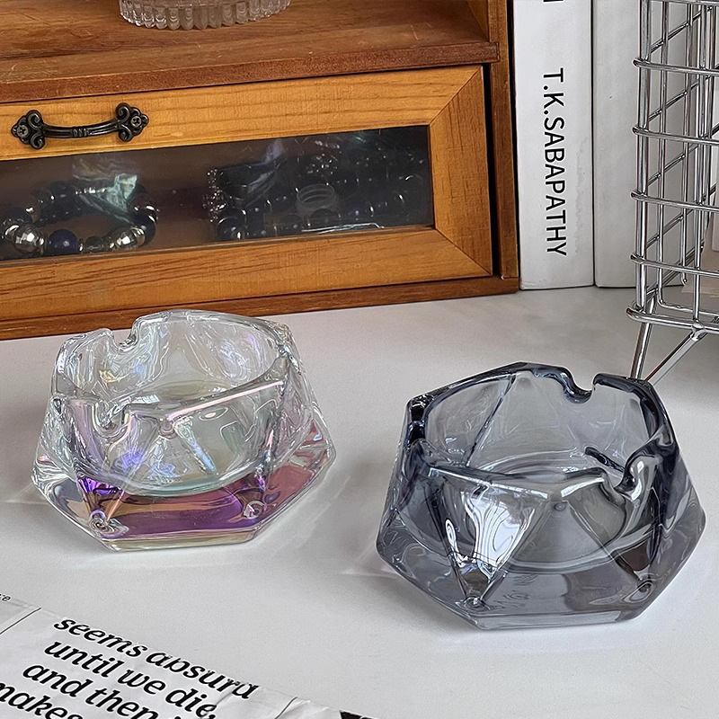 Ins-style simple and light luxury diamond-shaped glass ashtray, fashionable home and office high-end geometric hexagonal ashtray Application Scenario