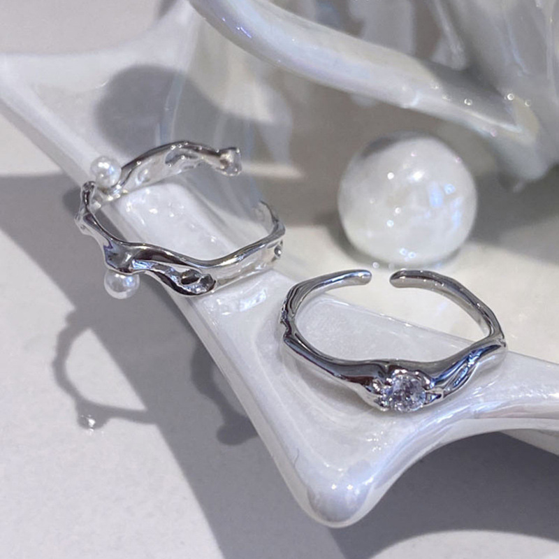 Sweet and cool style, irregular texture, pleated zircon open ring, a niche design for women, with a sense of high-end luxury and individuality full figure