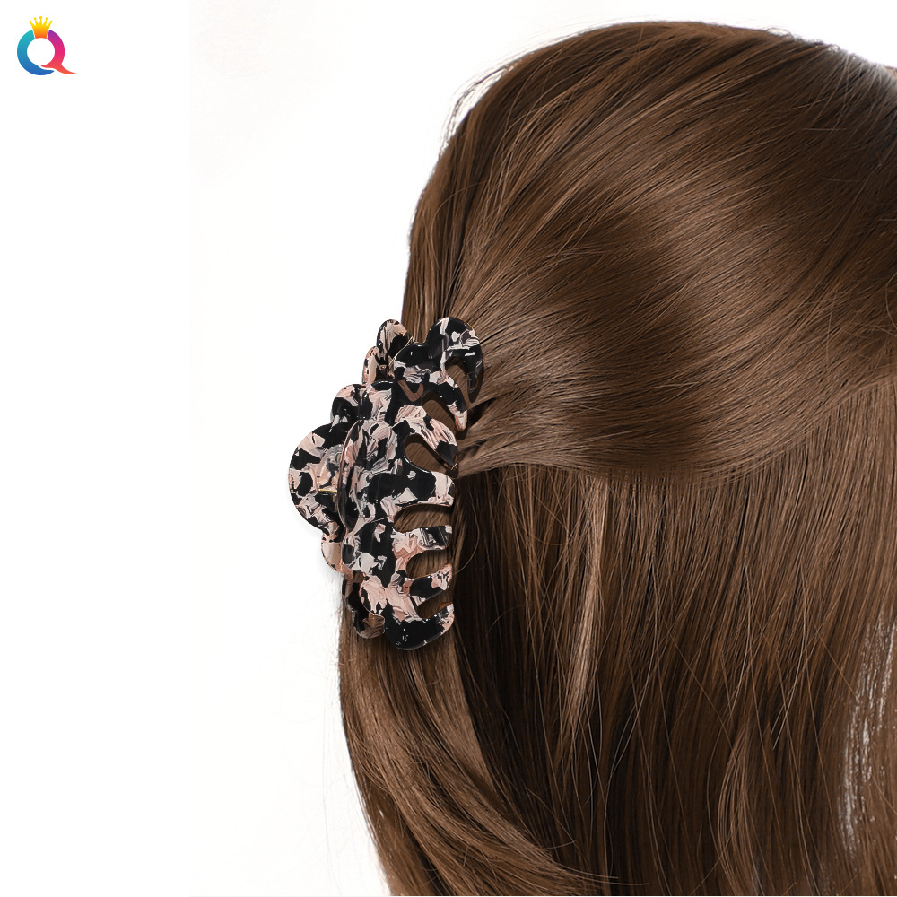 Qiyue Cross-border Korean version hair clips, marble ponytail hair clips, acrylic hair curls, hair clips, headwear, shark hair accessories Application Scenario