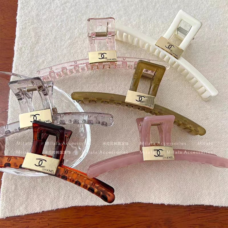Half-tied hair with black letter hair clips and hair accessories, ins high-end style, little chanel-style, Korean back head grabber, women's shark clip Application Scenario