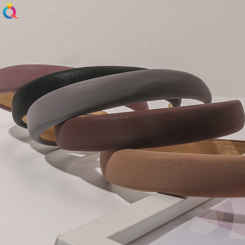 Qiyue Korean female Internet celebrity leather hair band, simple solid color retro hair clip, hair press headband, hair tie and headwear for going out Application Scenario