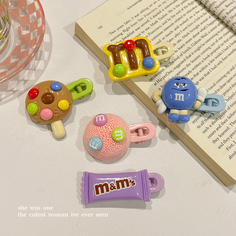 Creative and cute M Bean children's hair clips, simulated rainbow candy chocolate cookies, food play bangs, broken hair clips and hairpins Application Scenario