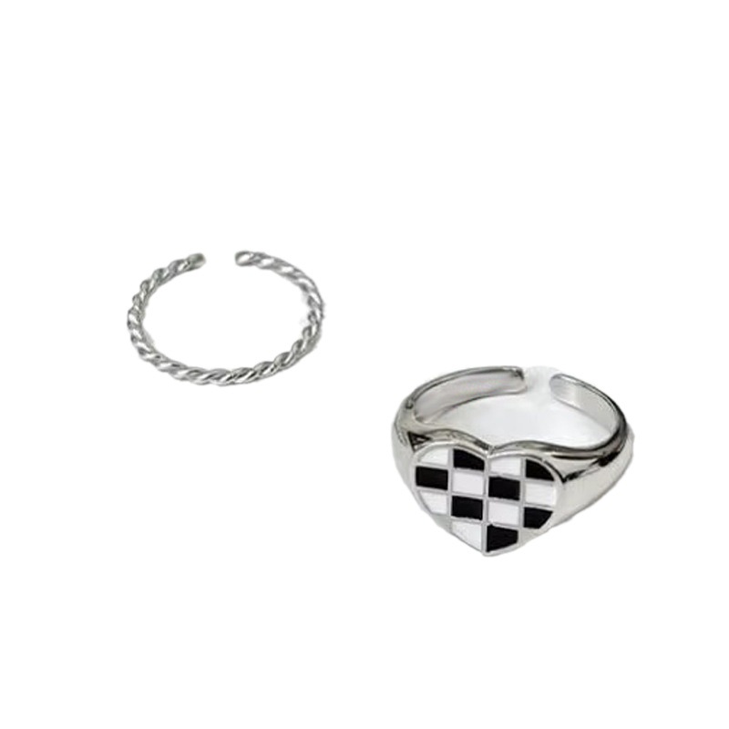 Korean-style checkerboard heart-shaped ring, retro and fashionable black and white checkered open ring, unique hip-hop punk index finger ring Item Picture