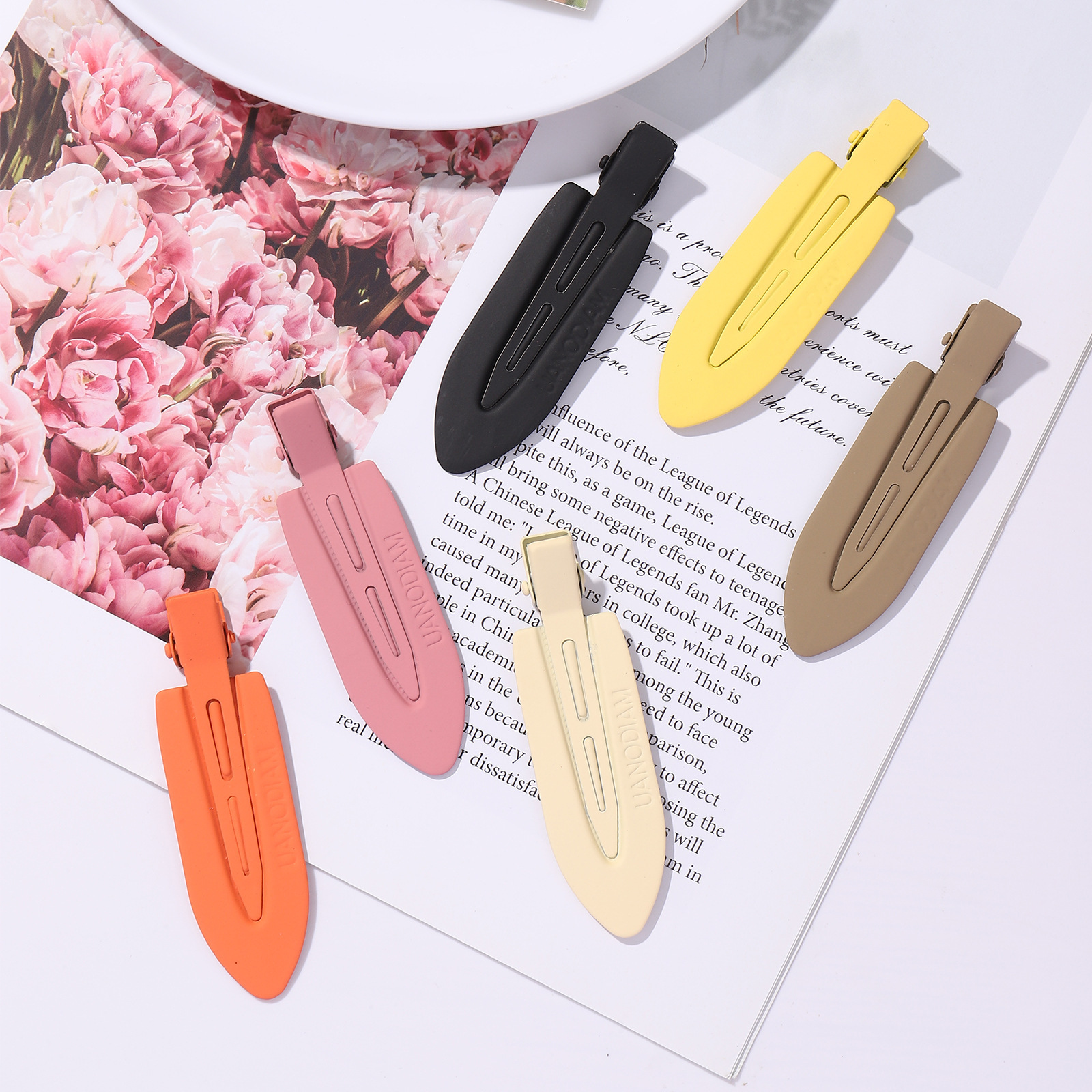 Korean version hair clip, the same style as the Instagram celebrity's shovel, macaron-colored broken hair side bangs clip, hair clip for women Application Scenario