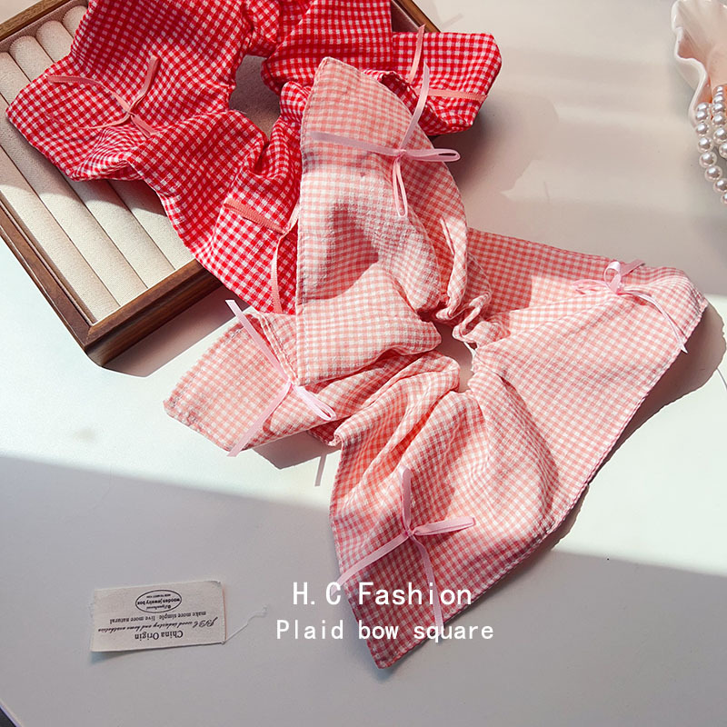Sweet and cute checkered bow large intestine hair band, niche design sense, elegant Korean-style ponytail leather band, versatile hair tie Application Scenario