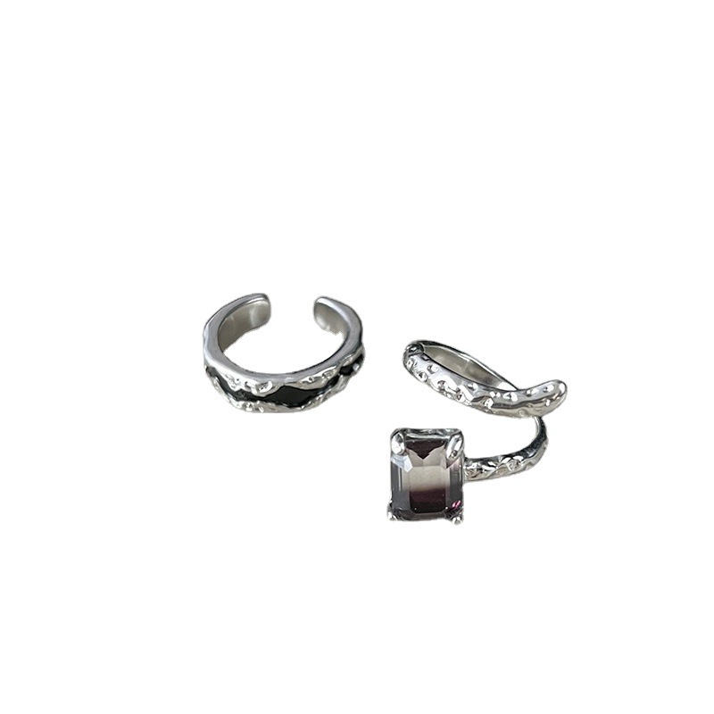 The snake-shaped dark zircon opening adjustable ring is a niche design for women on Instagram, exuding a sense of sophistication and individuality. It's a trendy 2022 new style Item Picture