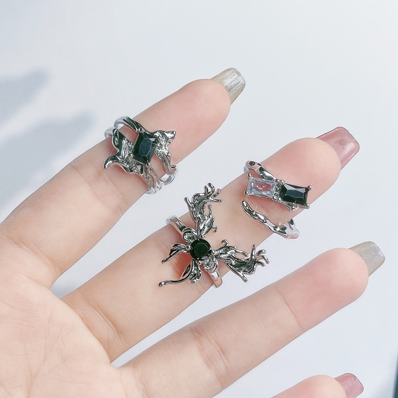 A cold and trendy butterfly opening ring for women on Instagram, with a unique and niche design sense and a punk index finger ring Application Scenario