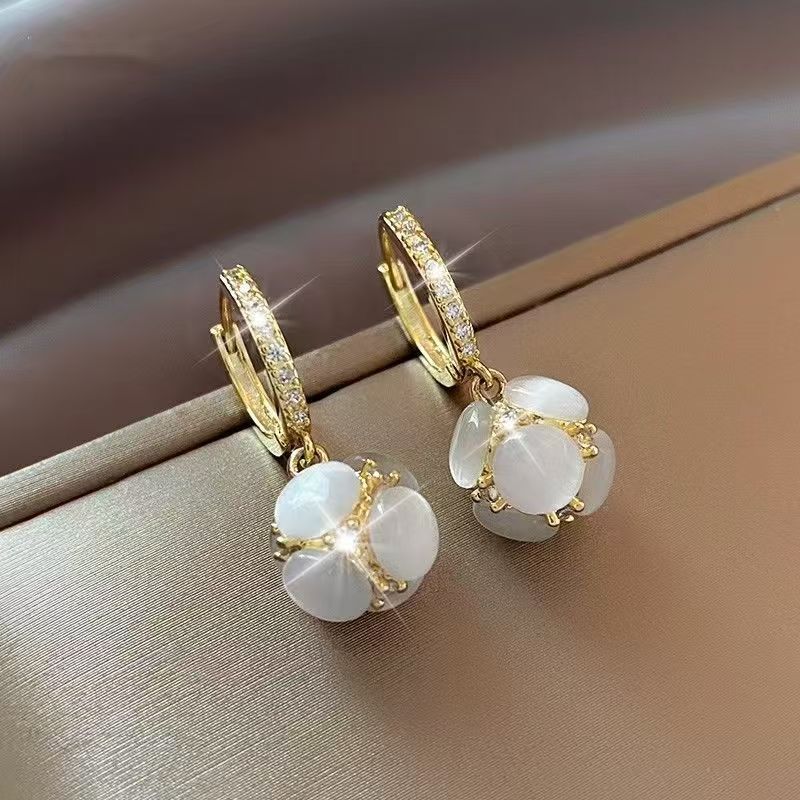 Light luxury and high-end cat's eye stone ball earrings, versatile for women's charm, full diamond ear buckle earrings, exquisite earrings wholesale Application Scenario