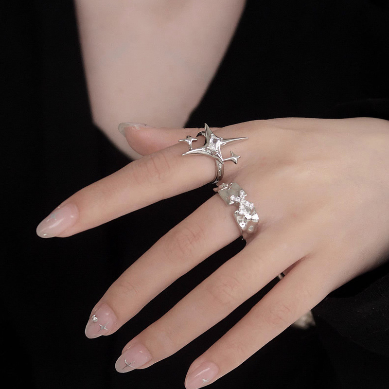 The Korean version of the "Mang Star" ins design ring with a female letter "X" inlaid with zircon texture is a fashionable and individual food ring trend Specification drawing