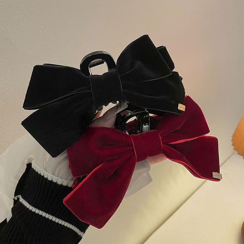 Retro black velvet bow hair clip for women's autumn and winter, new trendy bun hair clip, shark clip for the back of the head Specification drawing