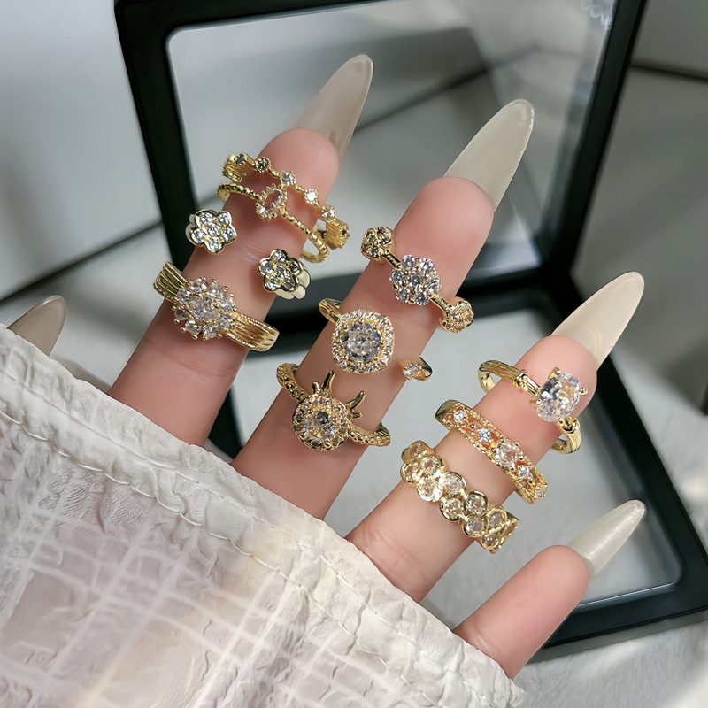 Old money style retro exquisite flower micro-inlaid fashionable rotatable geometric ring for women simple and niche stacked index finger ring full figure
