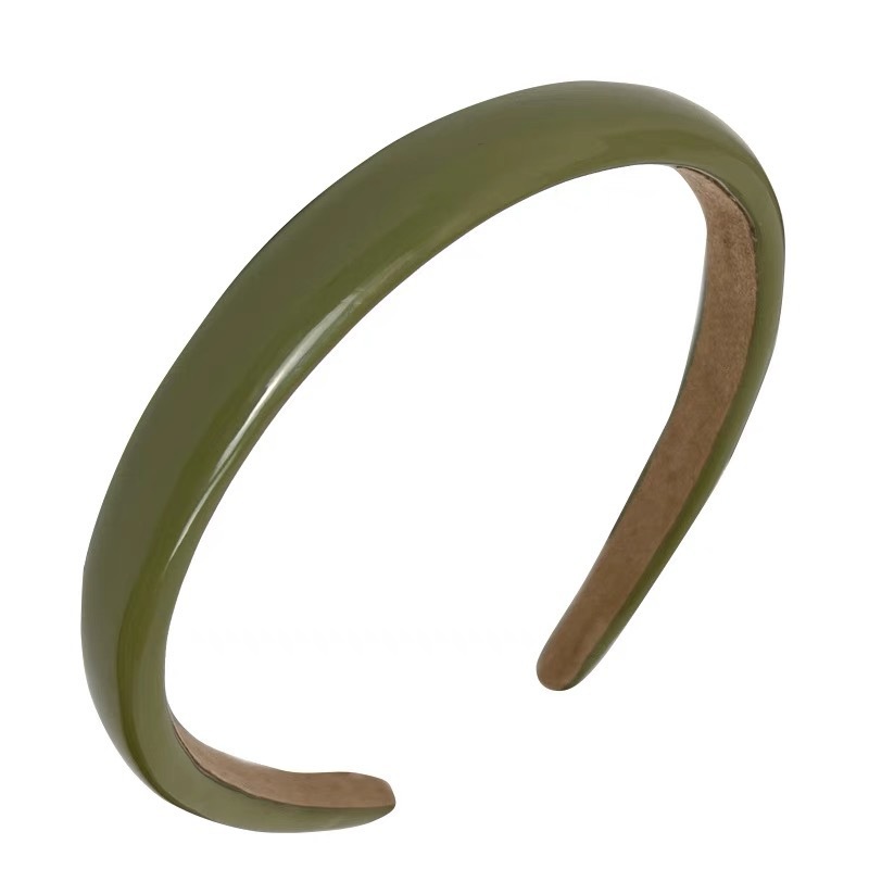 The matcha green patent leather PU sponge thin hair band is a Korean-style elegant small headband that can make your face look better when you go out for daily use Item Picture