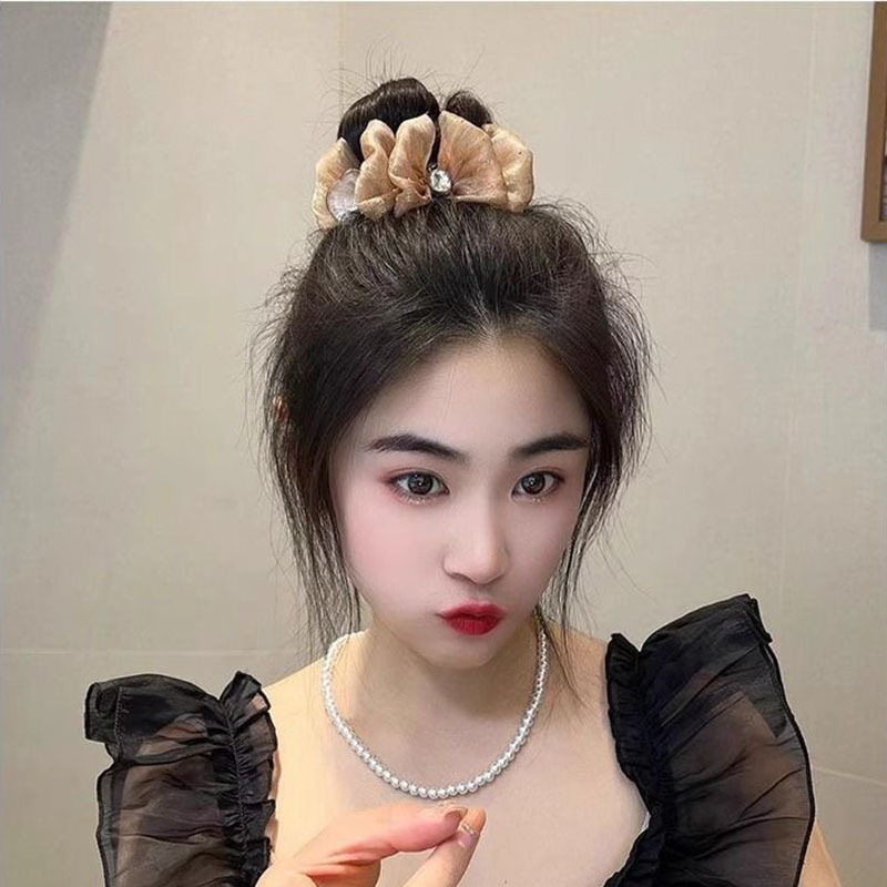 New silk yarn bun hair clip, bubble fashion black small chanel-style hair clip, Korean version of the back of the head ponytail fixing clip details Picture