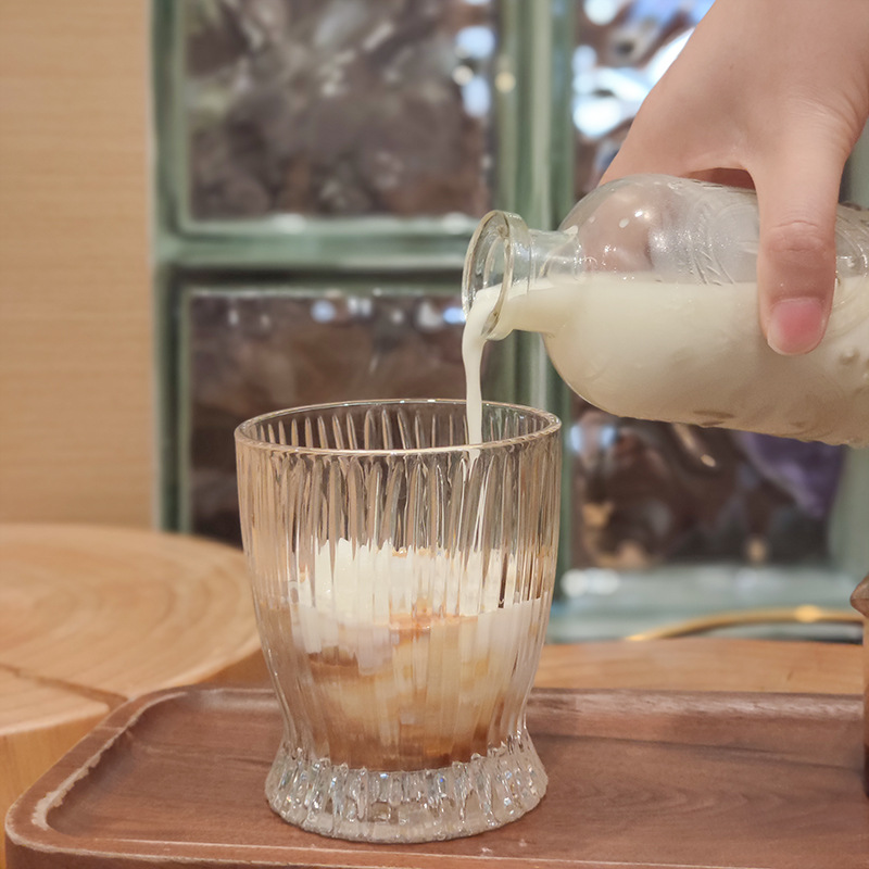 Ins-style high-appearance-level glass cups, flame-patterned milkshake cups, heat-resistant milk cups, coffee cups, retro light luxury Western-style wine glasses full figure