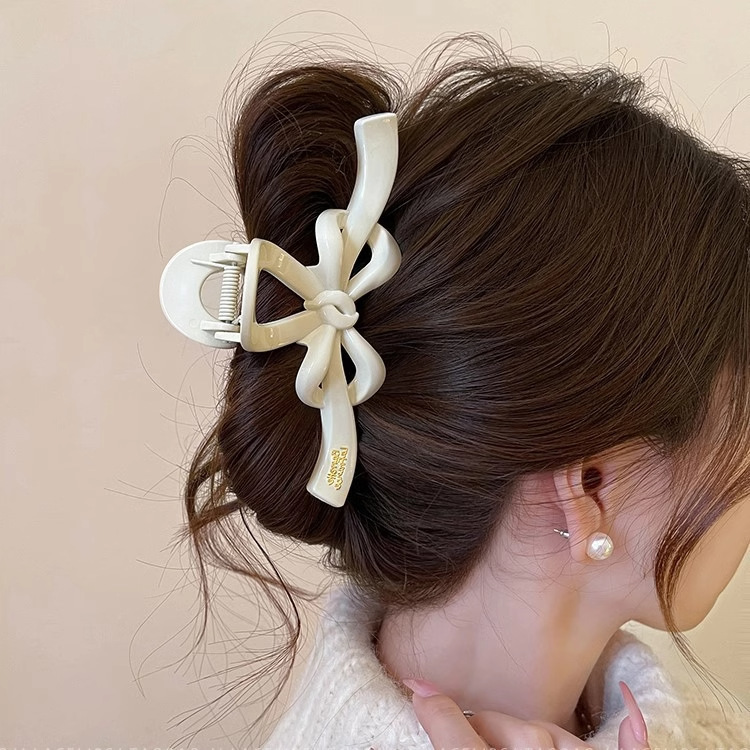 High-end bow hair clip, large shark clip, women's 2025 new style, back clip hair accessory Application Scenario