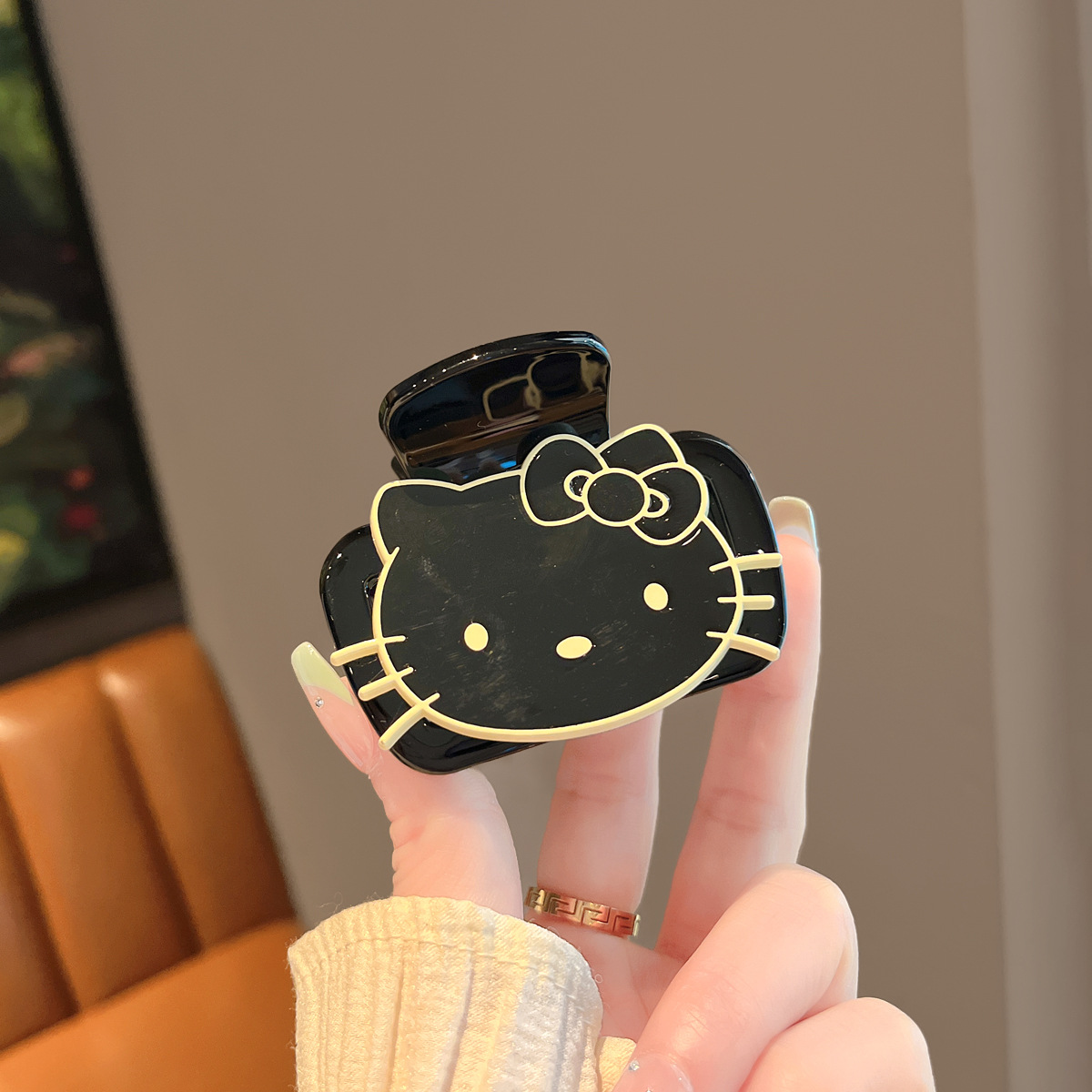 The Korean-style pink and black kt cat scratch-off clip for women, a mid-sized shark clip with a high-end texture for summer, and a hair clip for the back of the head Specification drawing