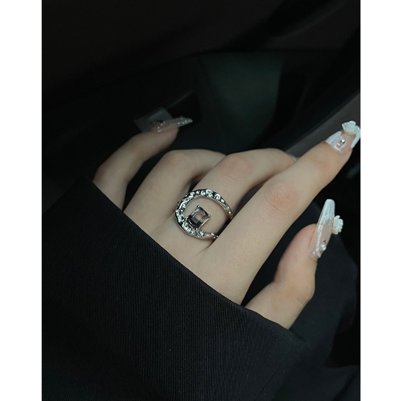 A new, retro, dark, and minimalist Instagram open-top ring with a cold style. It's a fashionable, individualistic, and high-end ring trend for women details Picture