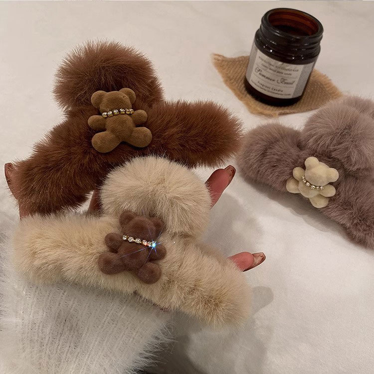 Cute little bear plush grab clip for women 2025 Spring/Summer hair accessories, shark clip, large high-end style, furry hair clip and hair accessory details Picture