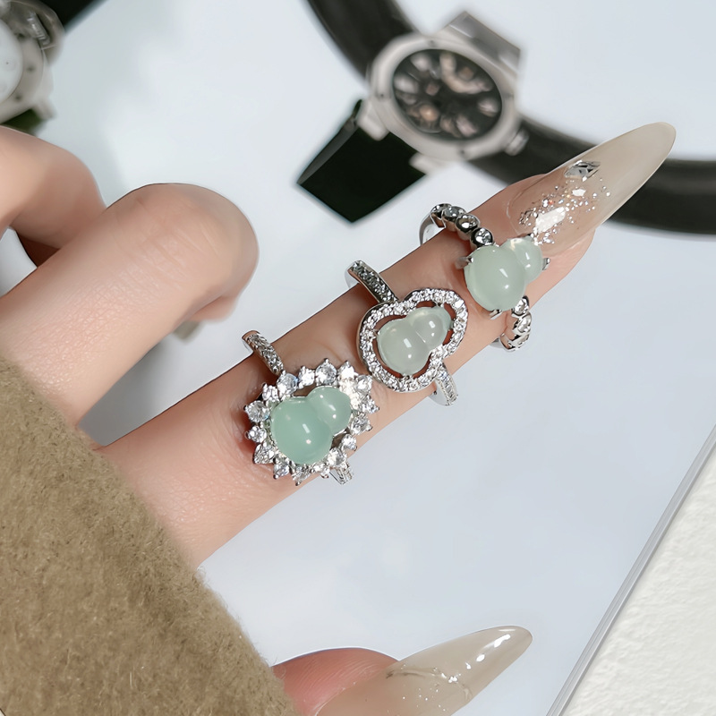 2025 New Chinese Style Ancient ice-transparent Gourd Ring for Women, light luxury, niche design sense, cold style, individual temperament ring Specification drawing