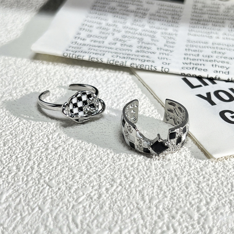 Sweet and cool personality, irregular planet checkerboard pattern, fashionable open ring, female androgynous style, hip-hop, niche, light luxury ring full figure