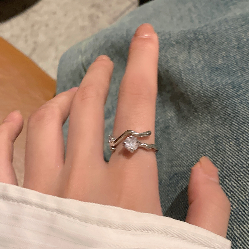 The cold and unique design of the open ring for women on Instagram exudes a sense of high-end sophistication. The zircon adjustable ring exudes a touch of light luxury Specification drawing