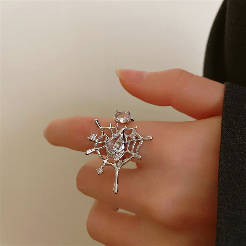 Retro ins cold style, niche micro-inlaid liquid spider open ring, female personality, dark style, simple ring girl details Picture