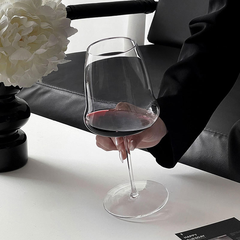 Wholesale of creative household cloud red wine glasses with high appearance standards, commercial ultra-thin tall glasses, and light luxury high-end wine glasses Application Scenario