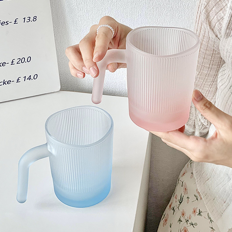 Niche InS-style glass water cups with vertical stripes, coffee cups, girlish breakfast milk cups, restaurant juice cups Application Scenario