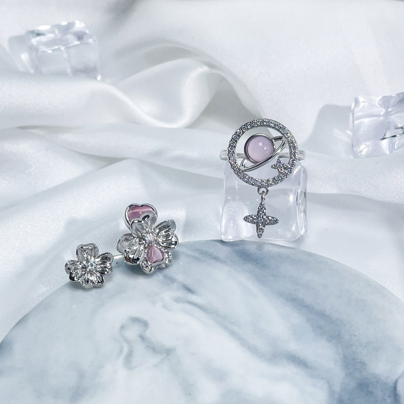 Sweet and cool style pink flower geometric planet open ring, feminine, niche design, high-end and cold style ring full figure