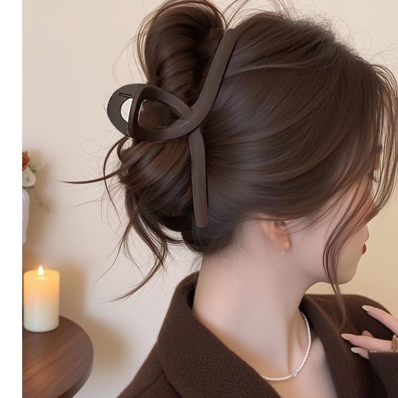 Hairpin for women at the back of the head 2024 new style, large shark clip, high-end hairpin, hair clip, headwear, hairpin Application Scenario