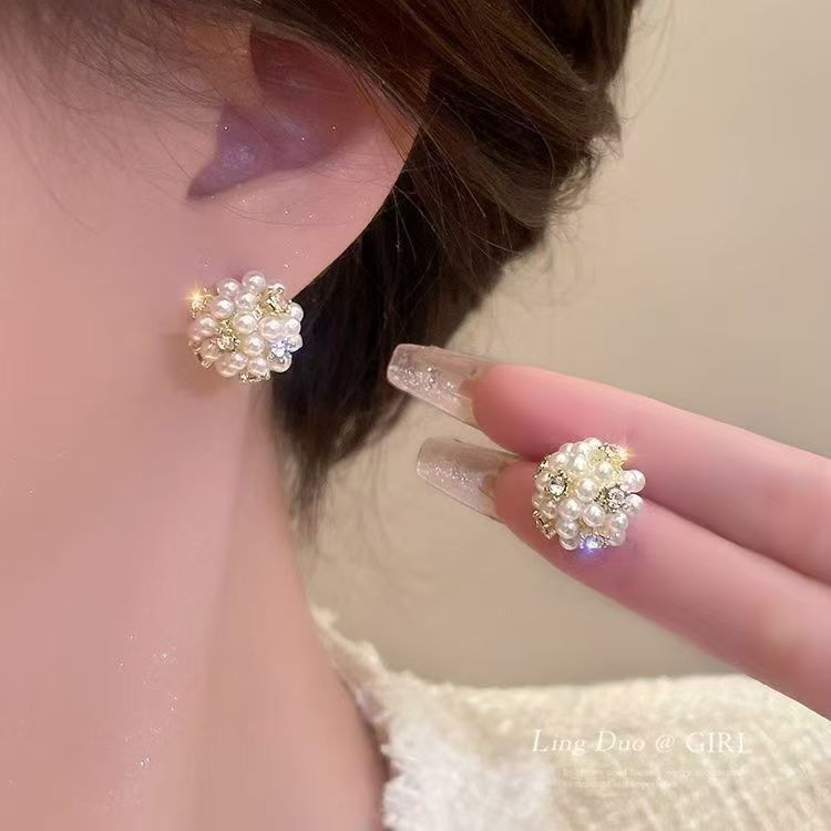 Small and exquisite zircon pearl stud earrings 2025 new style simple and elegant earrings, versatile and high-end earrings full figure