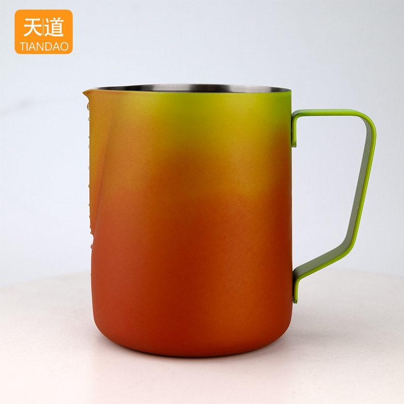 Manufacturer's 304 stainless steel graduated color-changing pointed spout latte art jar, Italian coffee latte art cup, milk foam cup Application Scenario