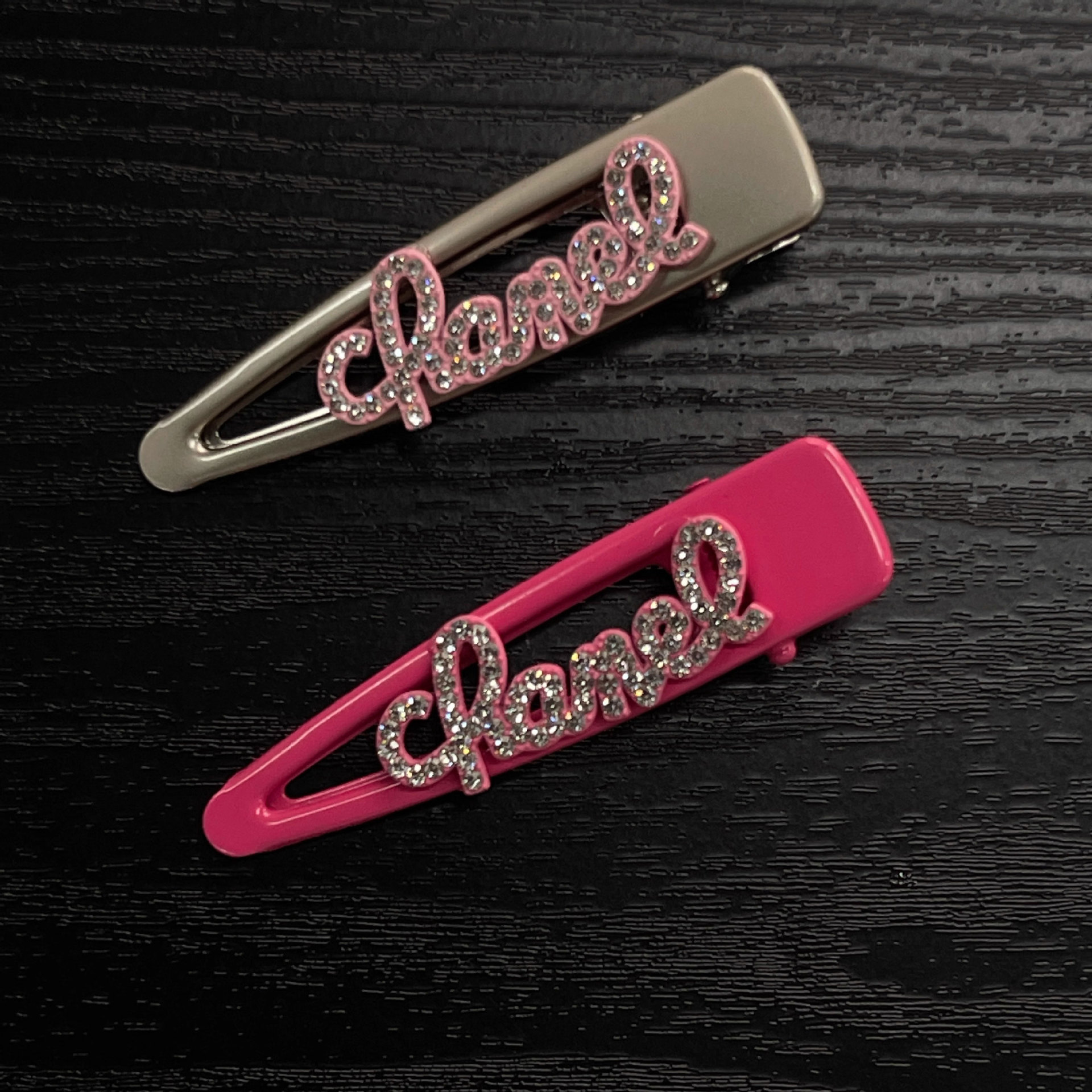 Barbie pink sweet girl water diamond English letter hair clip, ins one-piece clip, high-end hair accessory, metal side bangs clip Application Scenario