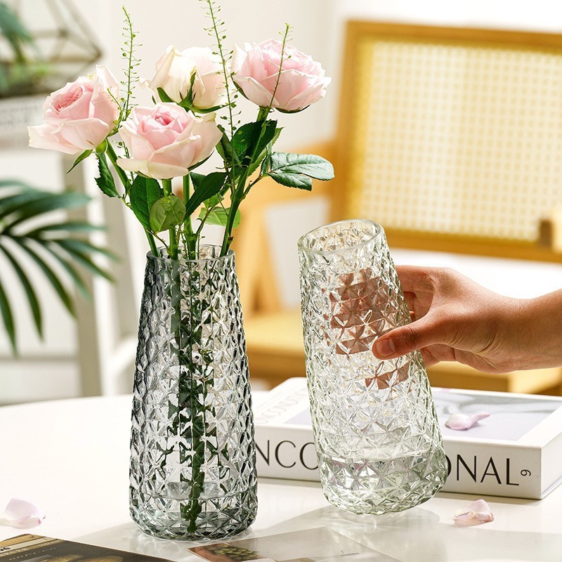 Modern, simple, transparent, colored rhombic vertical bar glass vase with high appearance level, living room and bedroom fresh and dried flower vase Specification drawing
