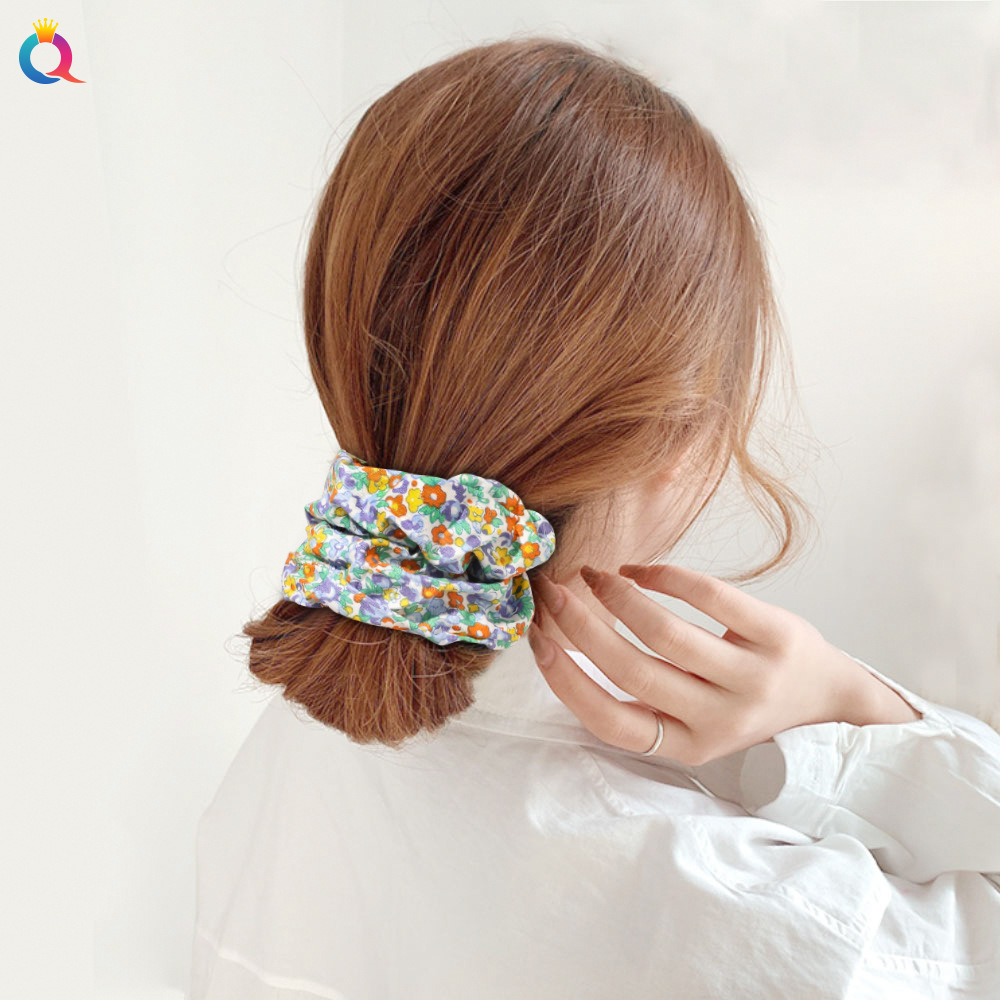 Qiyue French Large Intestine circle floral checkered hair tie, retro fabric country-style hair rope, forest-themed hair rope, popular online hair accessory Application Scenario