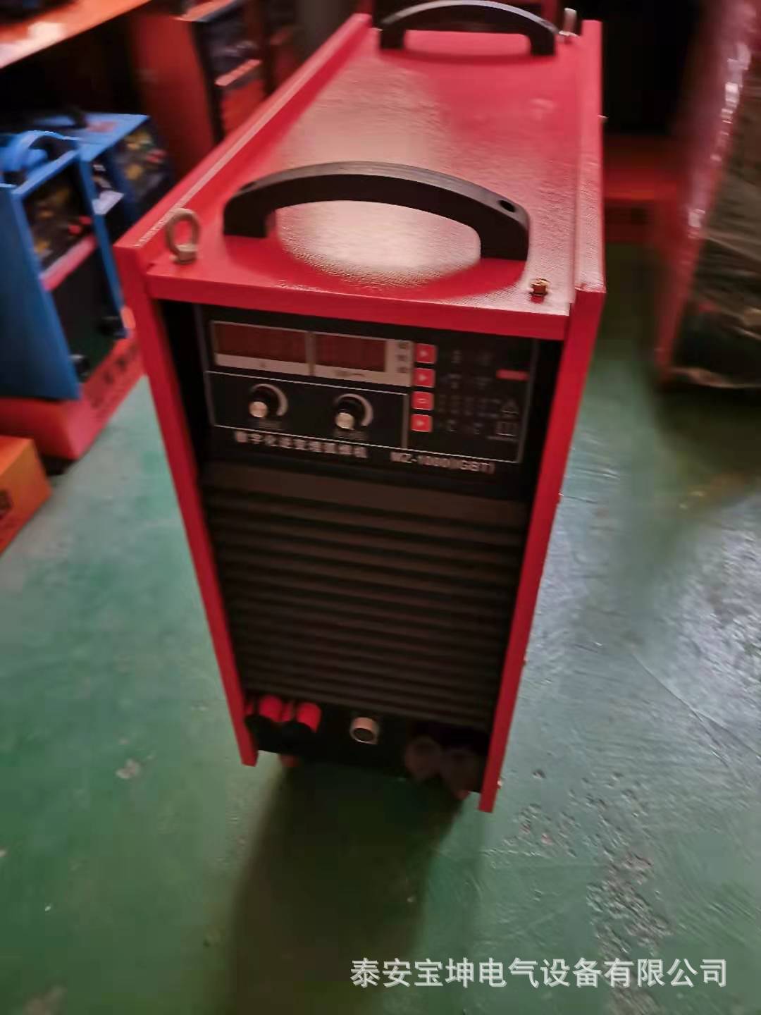 The manufacturer's longitudinal seam submerged arc welding machine (inverter) MZ-1250 track trolley is fully dispatched. 380V submerged arc welding machine details Picture